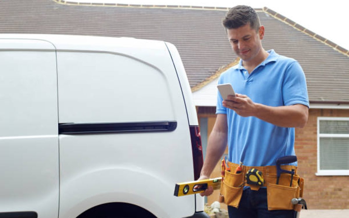 Faire appel à un électricien en France : conseils et pièges à éviter